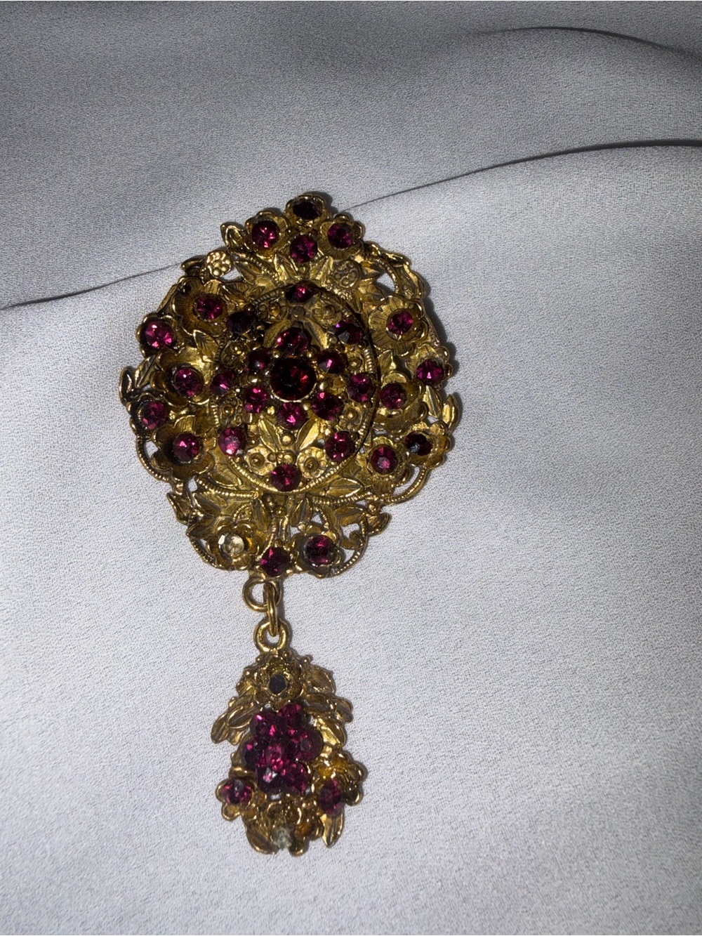 Vintage Ornate Fuchsia Rhinestone Brooch Gold Tone Floral Dangle Statement Pin - Picture 2 of 4